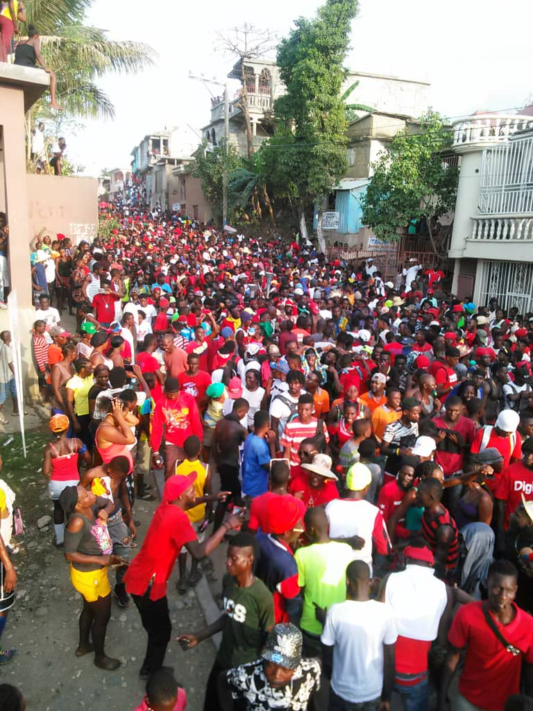 Haïti-Culture: Deux groupes de rara rivaux s'affrontent à Chansolme. 5