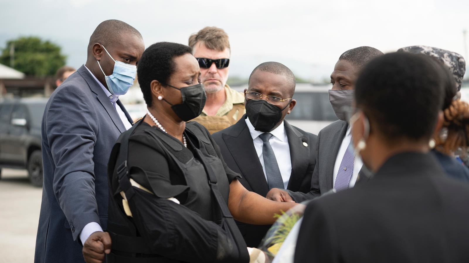 L'ex-Première Dame, Martine Joseph MOÏSE, revient en Haïti après son séjour médical forcé. 7